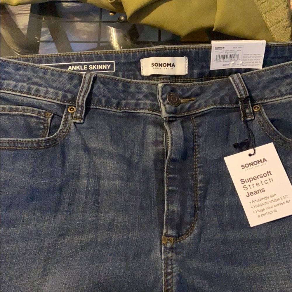 Dark wash skinny jeans